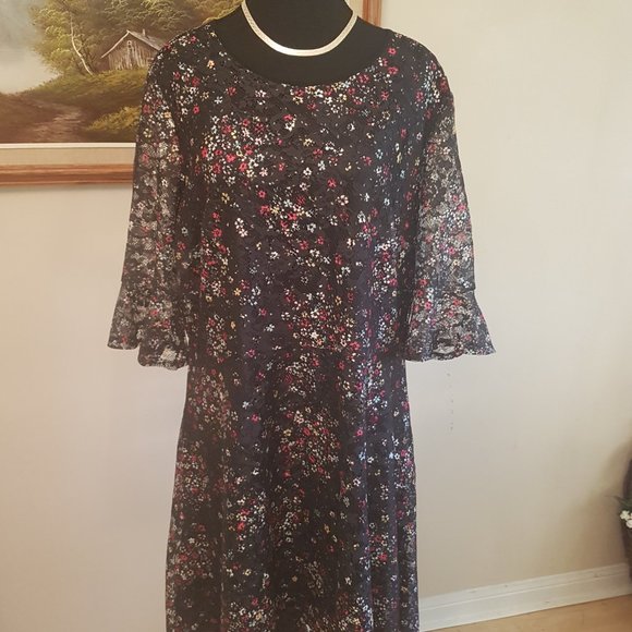 Reitmans Dresses & Skirts - Black lace dress with small flowers